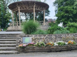 Photo: Profanation à Charleroi de la stèle commémorative du génocide des Tutsi au Rwanda en 1994